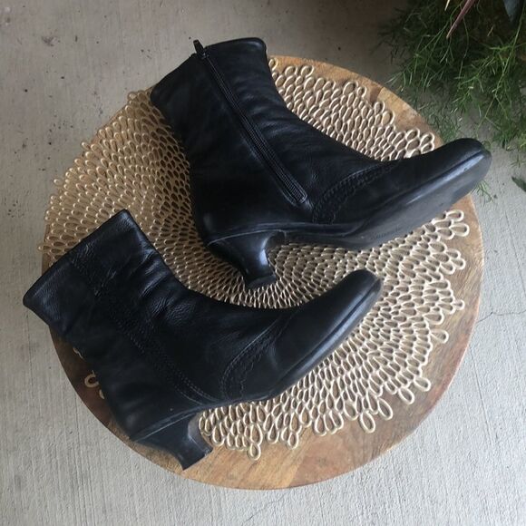 🎯 La CANADIENNE BLK Leather Waterproof Ankle Boots - Picture 6 of 8